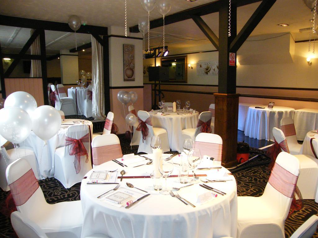 Hotel The Swan At Stoford Stapleford  Zewnętrze zdjęcie
